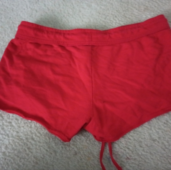 Red shorts - Picture 3 of 3